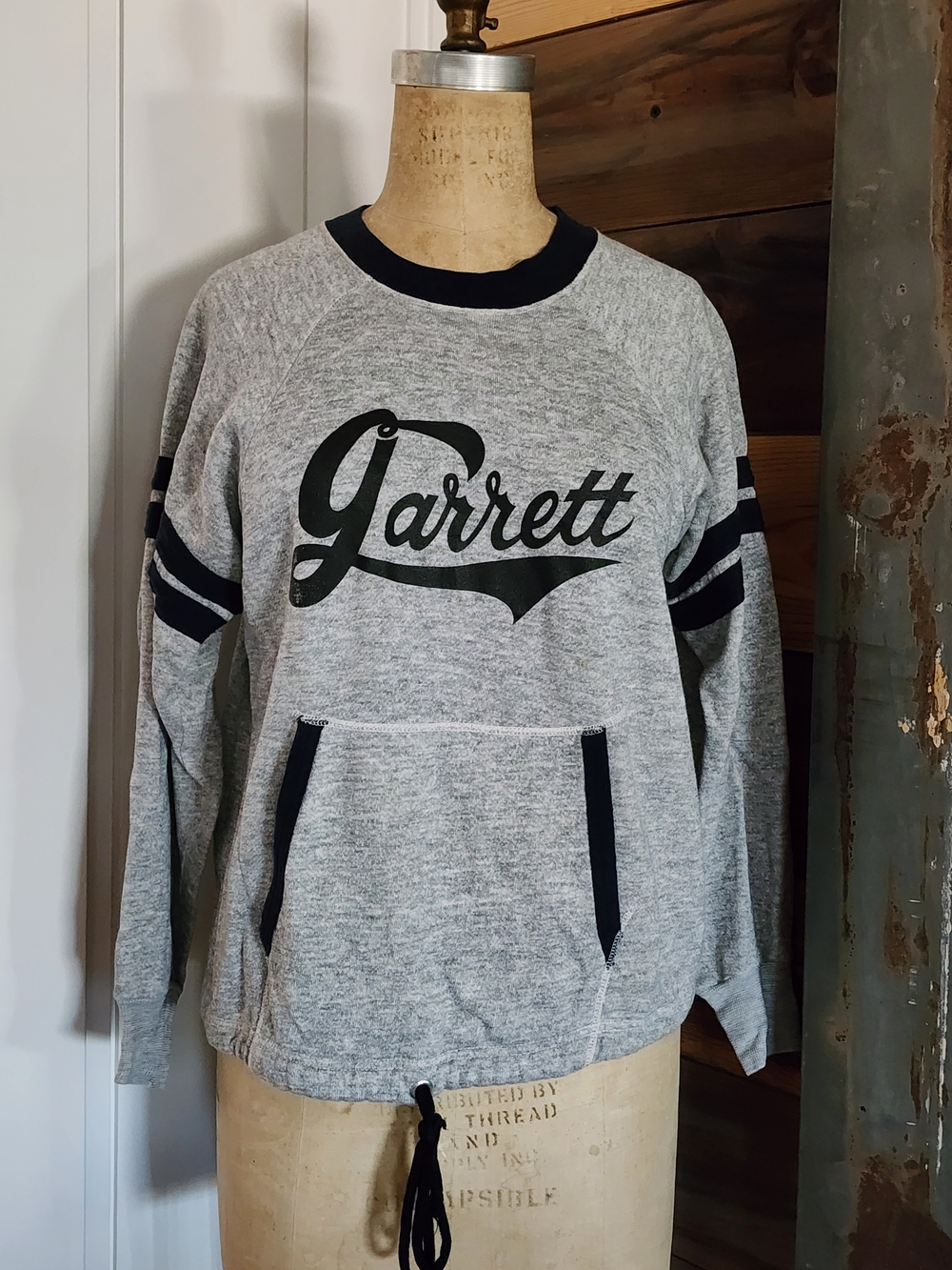 Vintage Velva Sheen Garrett Heather Gray Pullover Sweatshirt with Black Trim